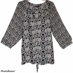 Notations women's plus size 3X geometric print button up bottom tie blouse. 662